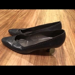 Classy vintage navy heels